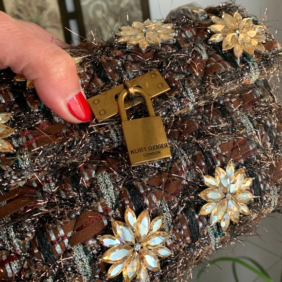 SOLD⛔️Authentic KURT GEIGER LONDON Tweed lock flowers crystal flap fringe Crosb - Picture 14 of 14